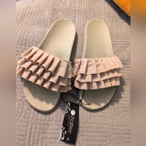 NWT Chatties Slides